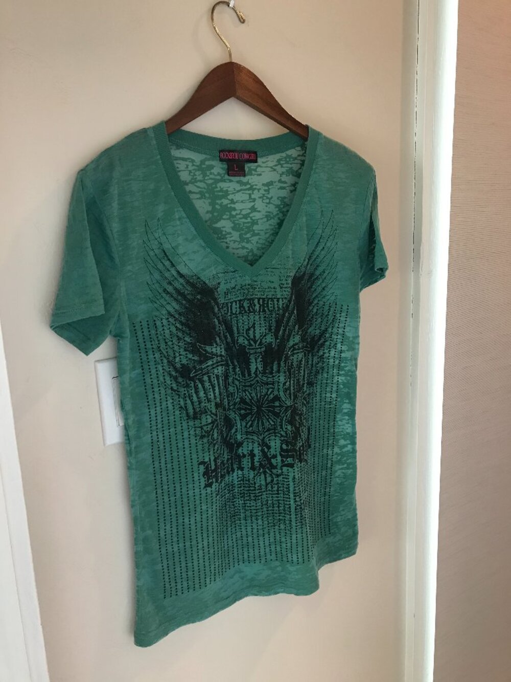 ROCK&ROLL COWGIRL SHORT SLEEVED GREEN AND BLACK GRAPHIC TEE SHIRT SIZE L